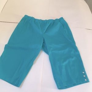 Blue capris or Bahamas shorts 3X